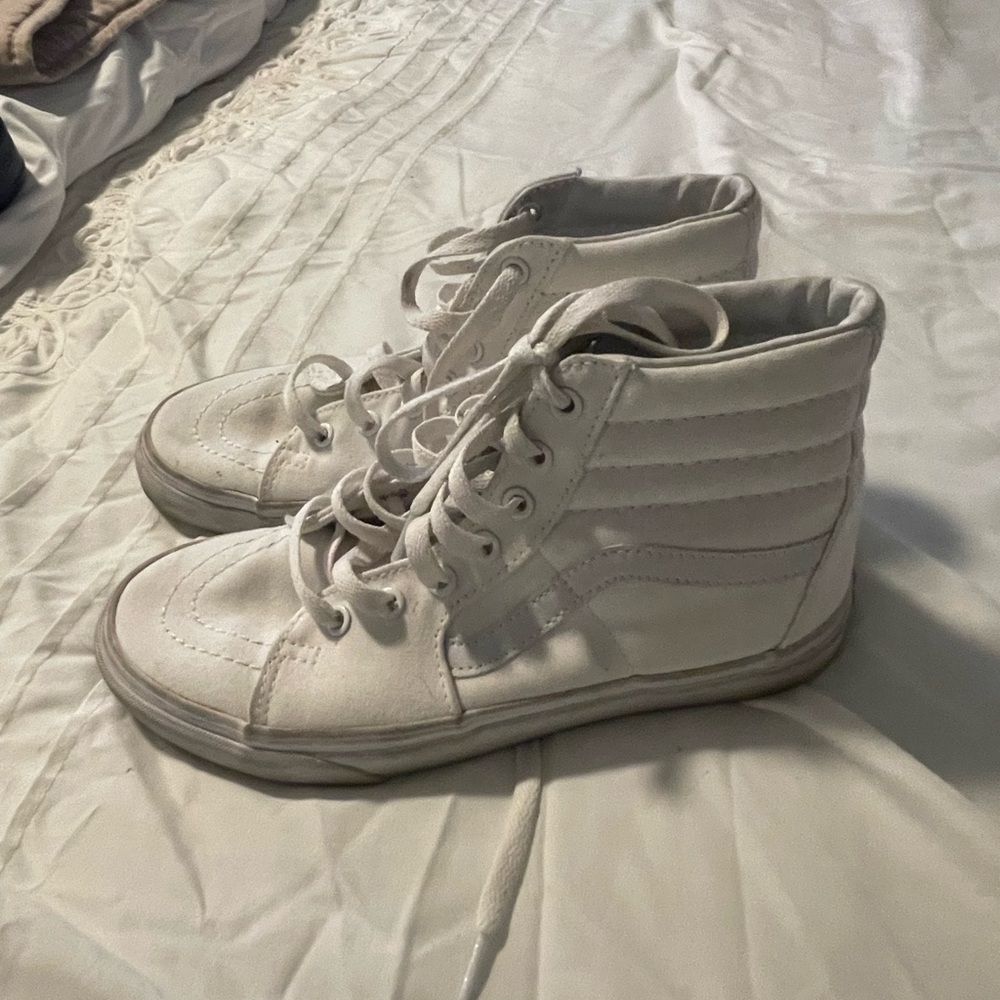Van’s white high tops. Women’s 7.5/Men’s 6